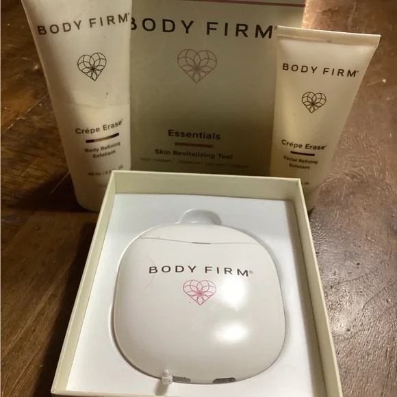Body Firm Crêpe Eraser Exfoliant Set - White